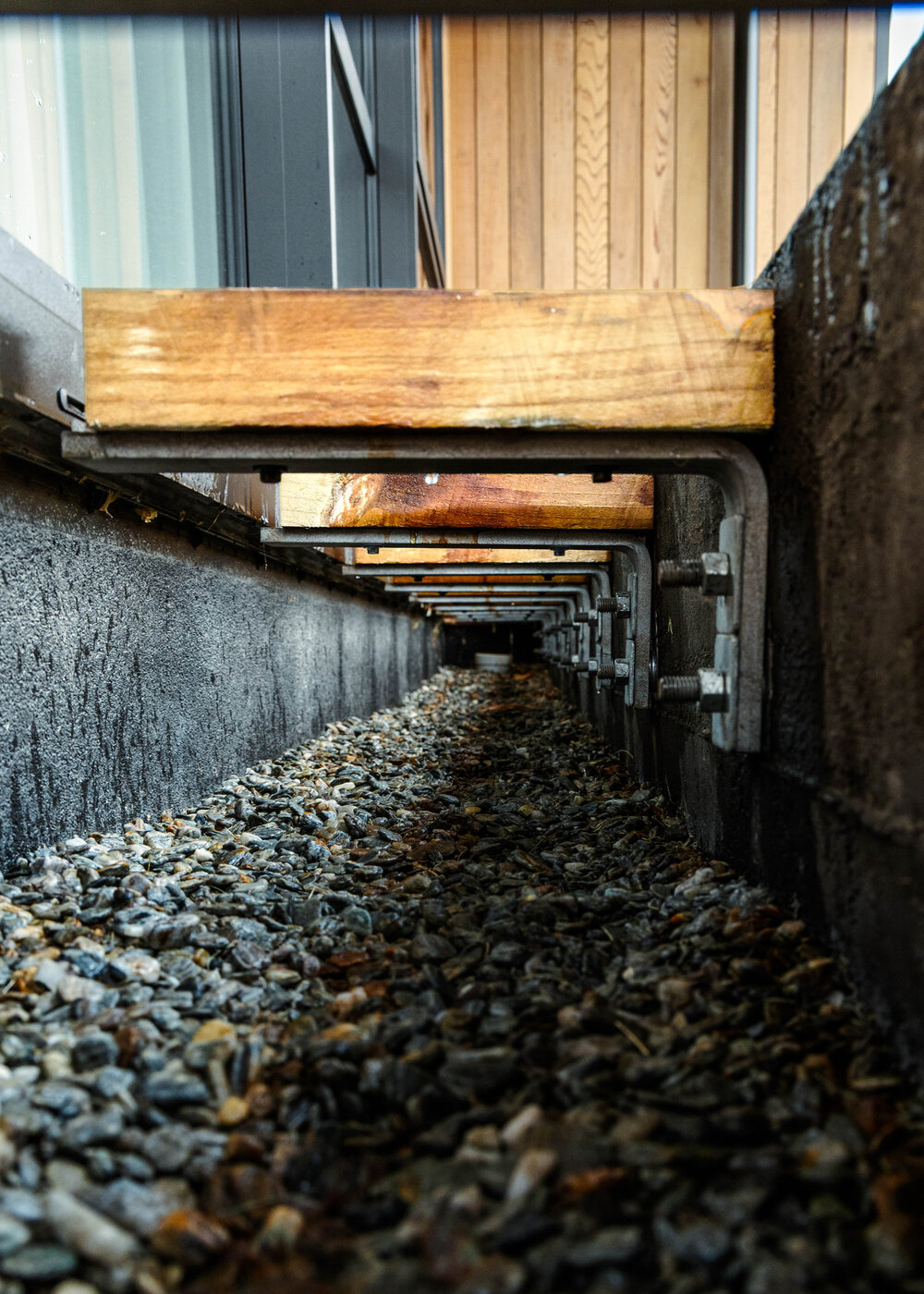 Even Entry installation with level decking boards and door threshold